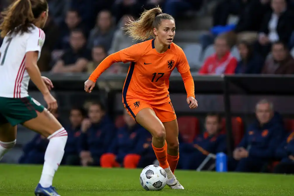Oranje Leeuwinnen treffen Hongarije in WK-play-offs, nieuwkomer Sophie Proost valt op