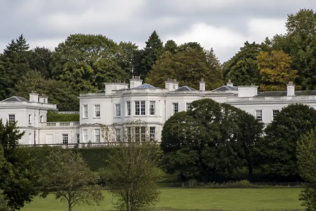 Andrew Mountbatten-Windsor krijgt 302.000 pond na vroegtijdig einde huur Royal Lodge