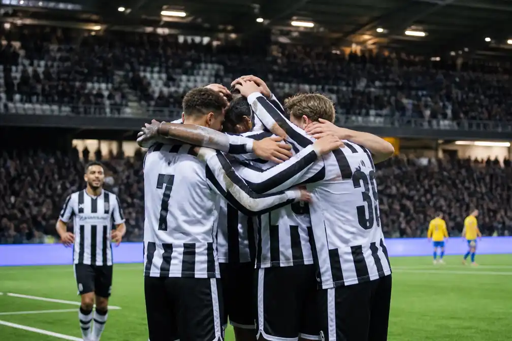 Heracles Almelo pakt eerste periodetitel eerste divisie met 3-0 zege op RKC