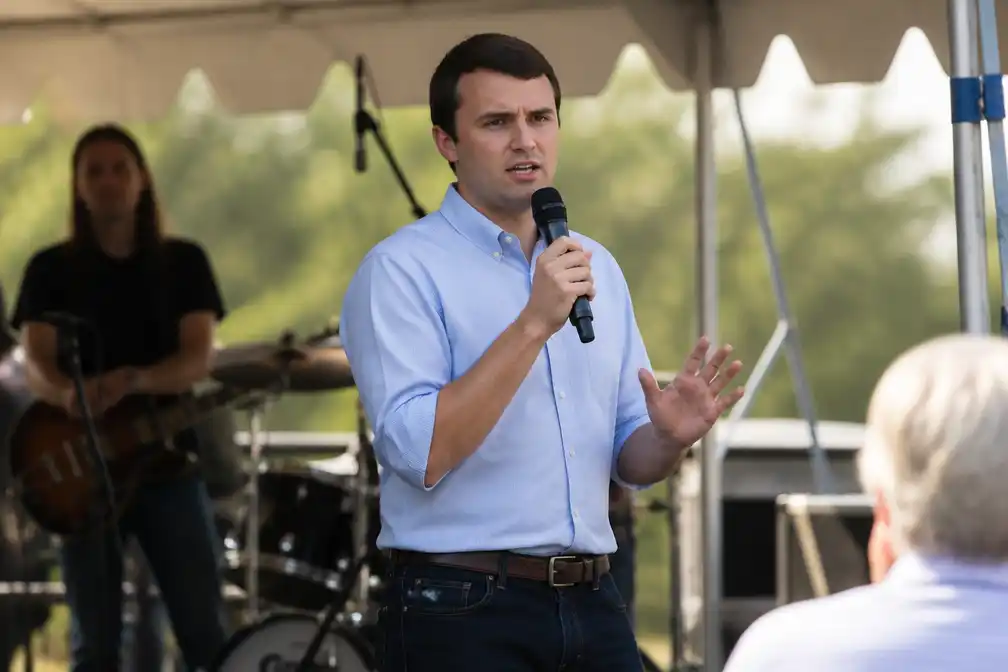 Democraat James Talarico hervat Senaatscampagne in Texas na afwezigheid door griep