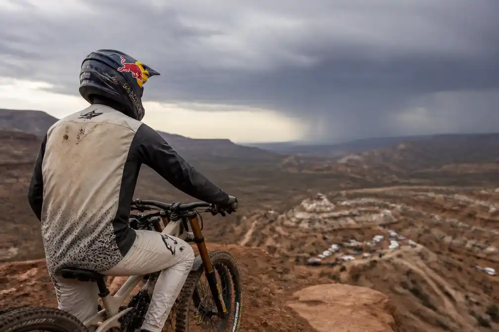 Thomas Genon rijdt dertiende Red Bull Rampage terwijl storm Utah bedreigt
