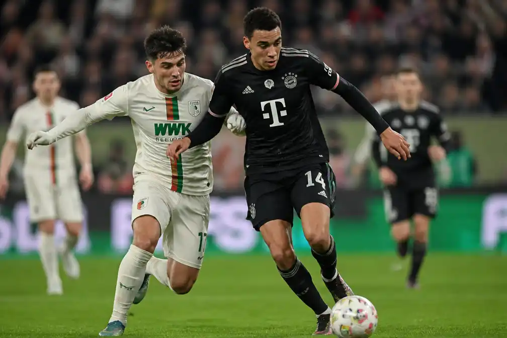 Bayern München verspeelt voor tweede keer punten na 2-2 bij Augsburg