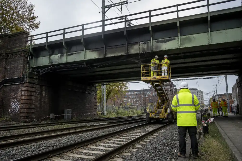 Treinverkeer Rotterdam-Delft zeker tot zondagavond plat na brandstichting