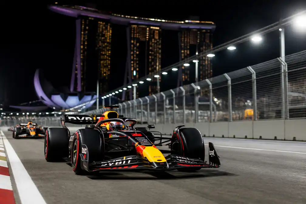 Verstappen start Grand Prix van Singapore vanaf pole na sprintzege