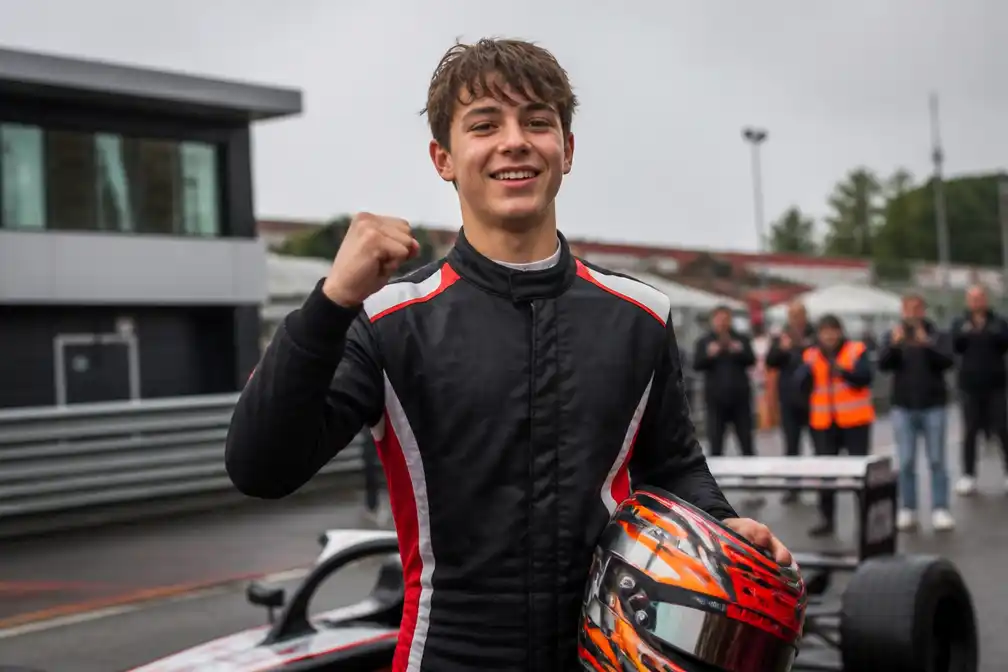 Dries Van Langendonck verovert Britse Formule 4-titel op Brands Hatch