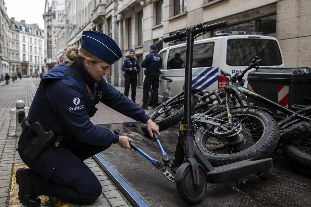 Antwerpse politie vernietigt 227 e-steps en 36 fatbikes na septembercontroles