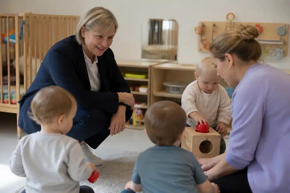 Vlaanderen telt 2.873 extra crècheplaatsen sinds begin 2025, Gennez opent Week van de Kinderopvang