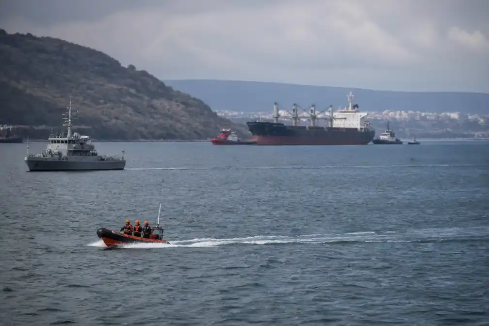 Droneaanval voor Bulgaarse kust: schip gezonken, 11 vermisten, 15 opvarenden gered