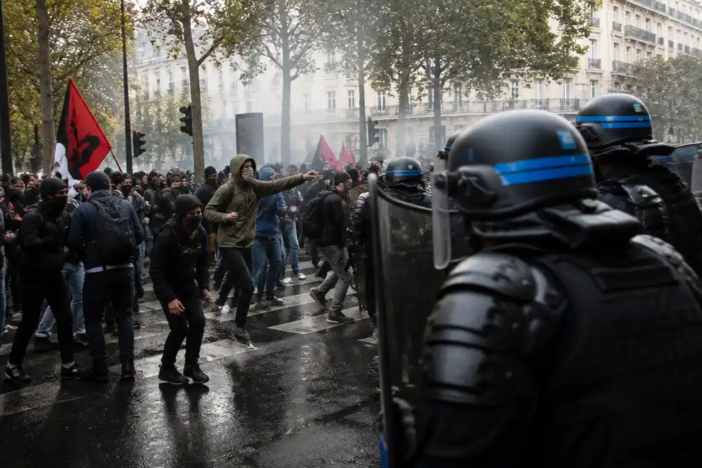Opstootjes in Parijs bij aanhoudende Franse onderwijsprotesten