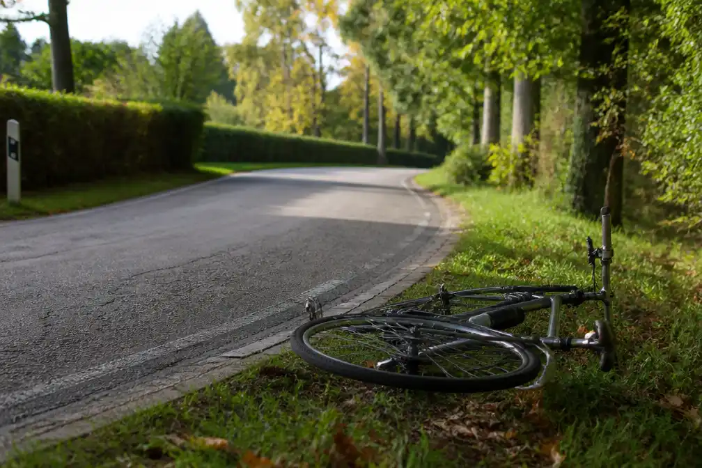 Fietser (73) uit Hechtel-Eksel in kritieke toestand na val in Terhulpen