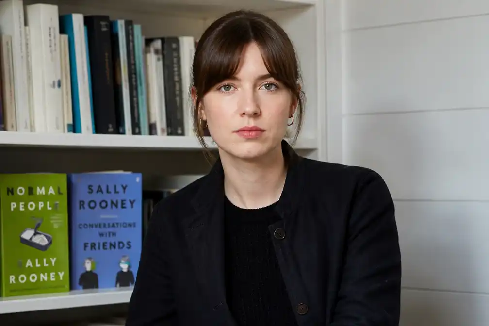 Sally Rooney kan boeken niet meer verkopen in VK na steun aan Palestine Action