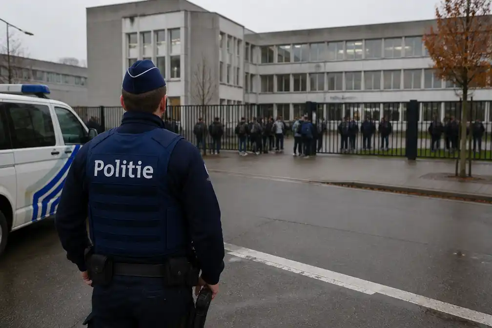 Politie en parket starten onderzoek naar vechtpartij aan schoolpoort in Maaseik