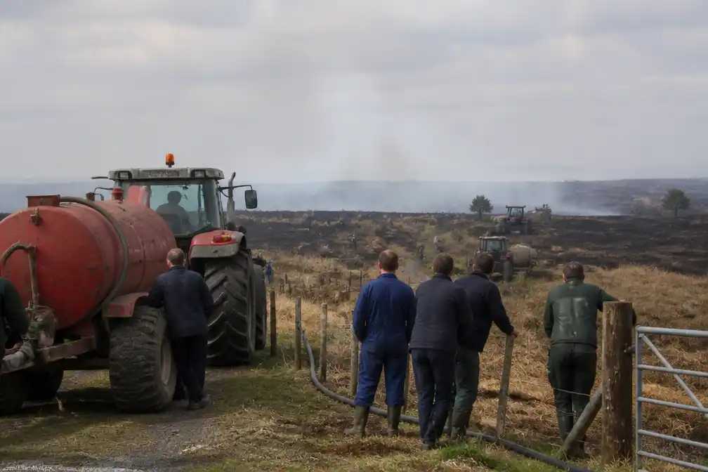 Provincie Luik kent 750 euro toe aan 110 landbouwers die hielpen bij brand in Hoge Venen