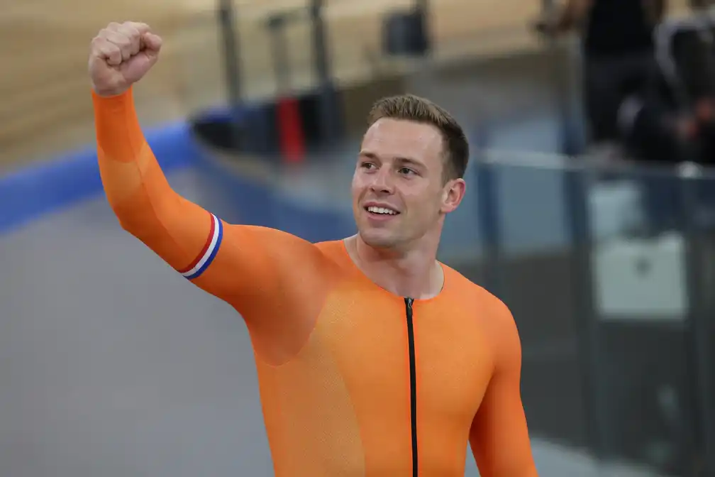 Lavreysen pakt 22e WK-titel op de baan met recordvijfde keirin-goud