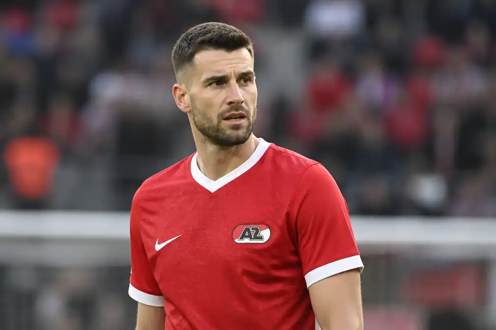 Hoedt maakt na elf jaar rentree bij AZ in Europa League-duel met Hapoel Beër Sjeva