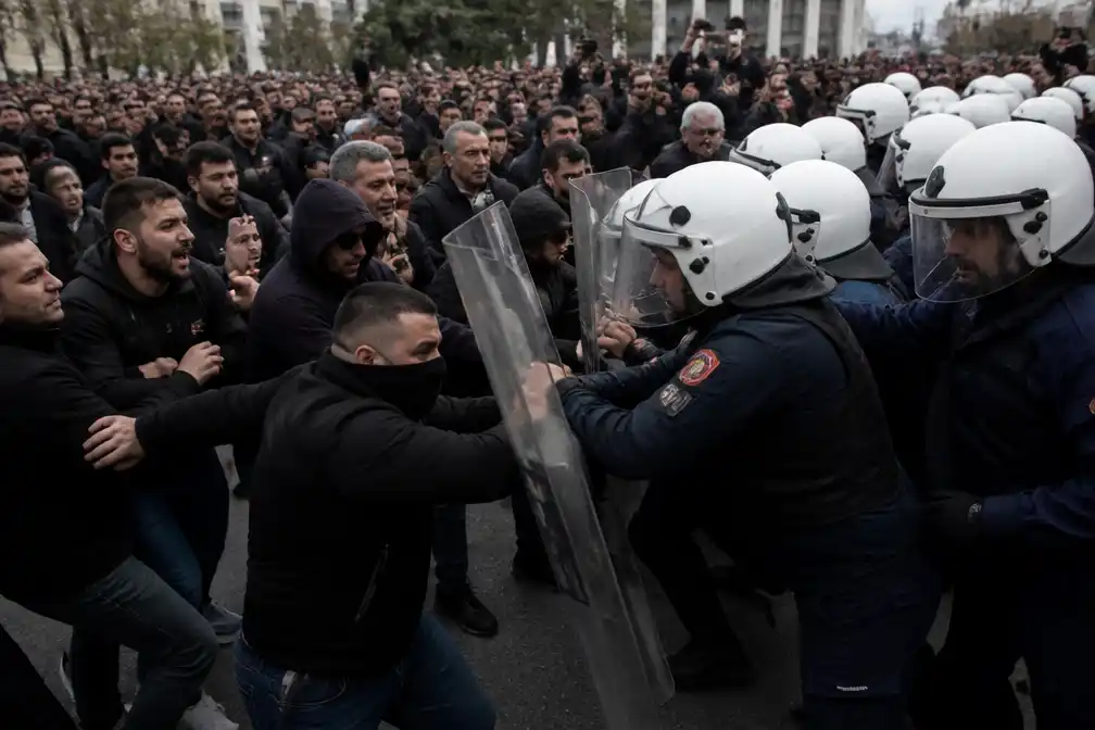 Protesten in Albanië breiden zich uit buiten Tirana op derde dag