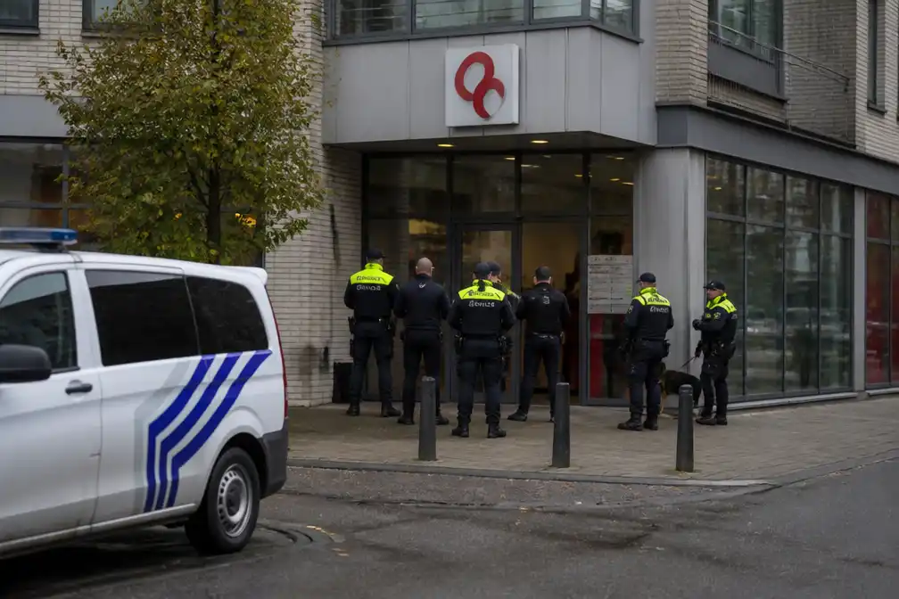 Man met bijl valt Solidariskantoor in Lommel binnen, twee arrestaties gemeld
