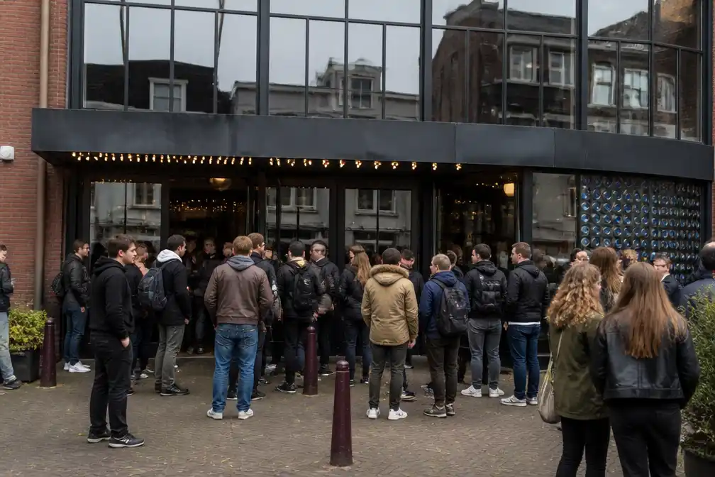 Christelijke rapper Hulvey blaast uitverkochte show in Melkweg een uur voor aanvang af