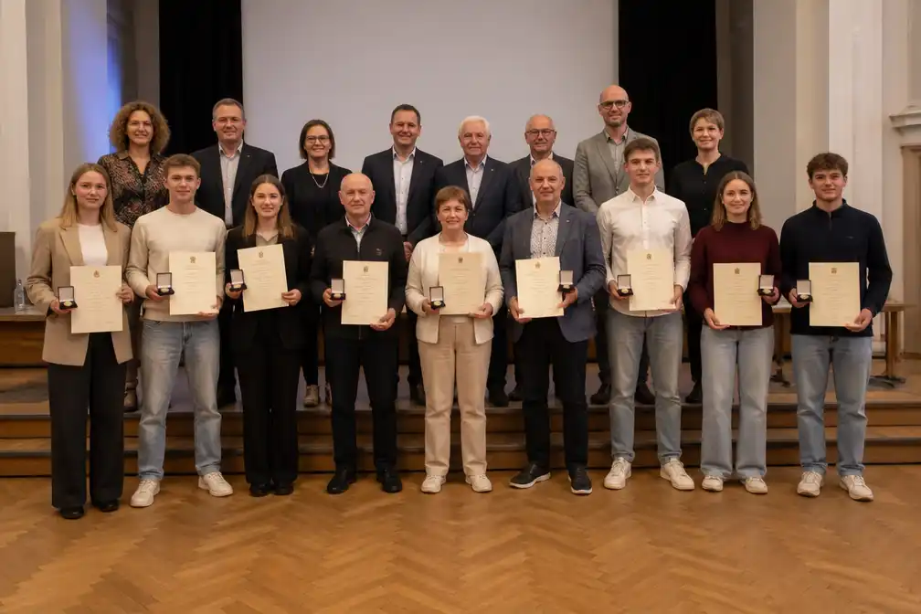 Stadsbestuur reikt eretekens en getuigschriften voor sportverdienste uit