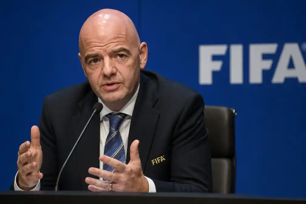 UEFA stelt FIFA deadline van 2 november voor 42 vragen over Infantino
