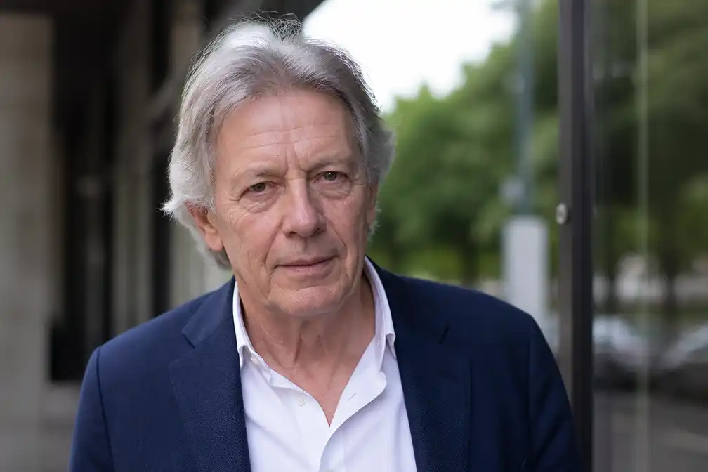 Familie, De Telegraaf en BOVAG eren overleden acteur Maarten Spanjer