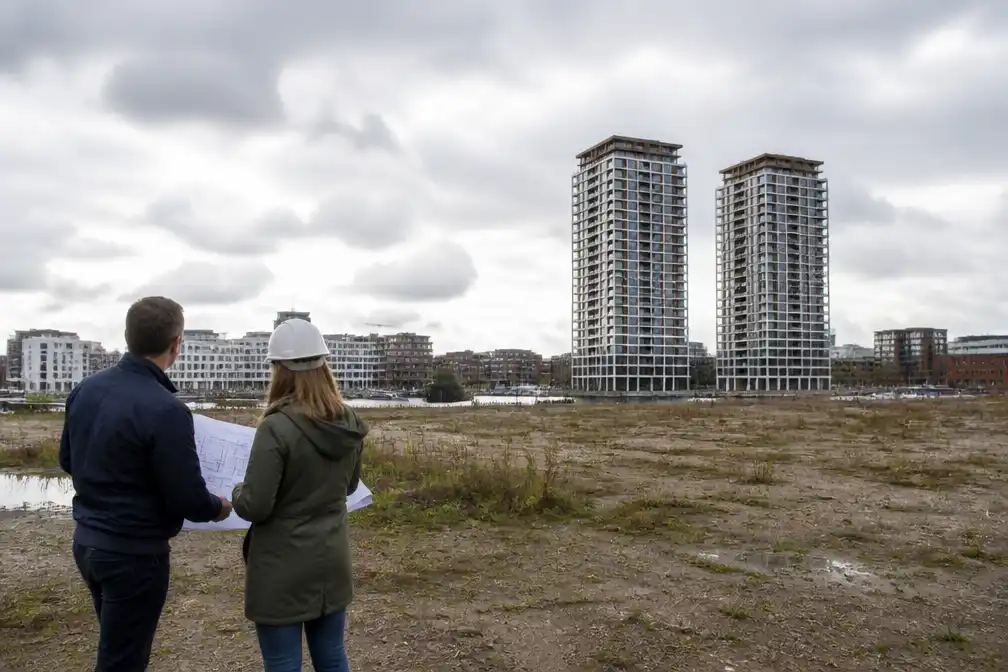 Twee woontorens van 14 verdiepingen met penthouses op komst aan Oude Dokken