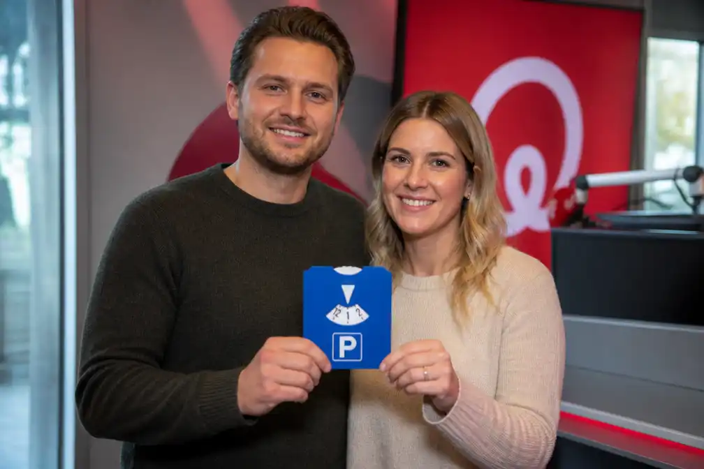 Apeldoorns stel wint 36.000 euro bij Qmusic met parkeerschijf van 5 euro