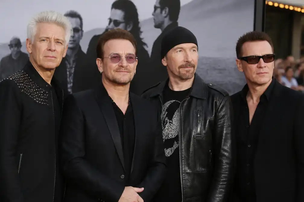 U2 treedt op tijdens rust van Rams-Packers op 25 november