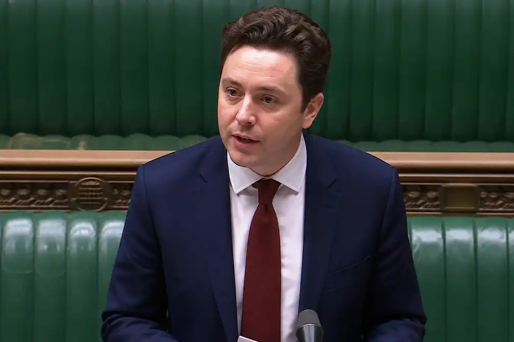 Tweede Labour-parlementslid Perran Moon geschorst om vragen over coronasteunleningen
