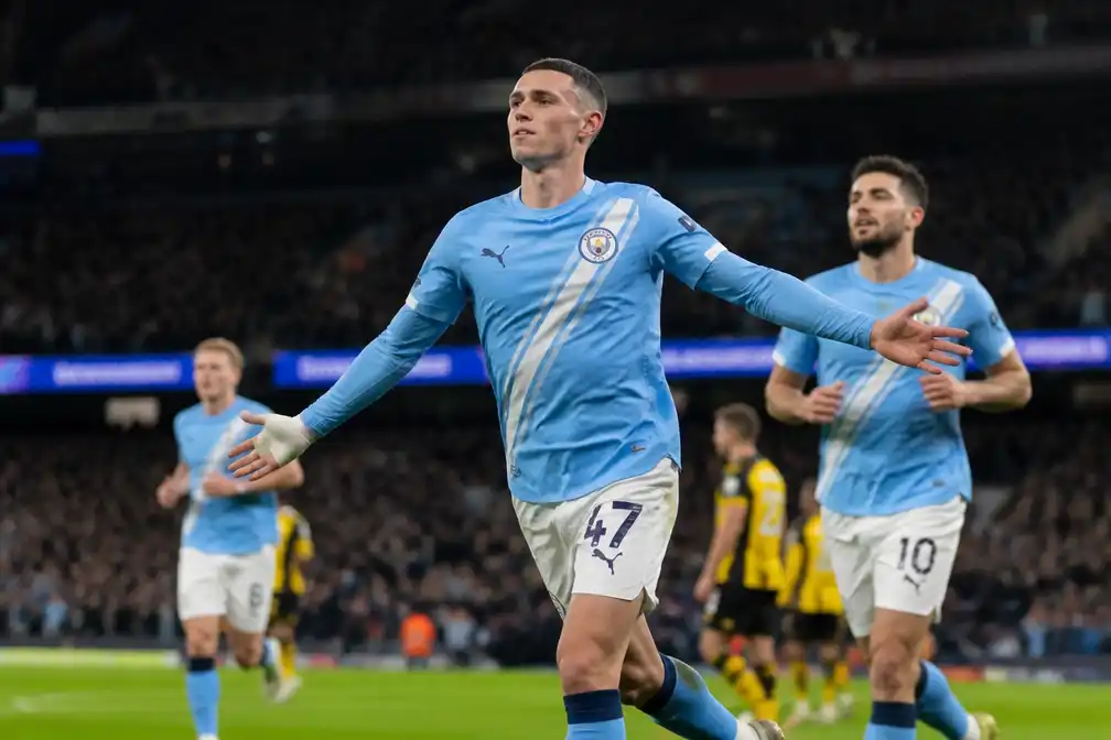 Hattrick Foden helpt Manchester City langs AEK Athene in Champions League