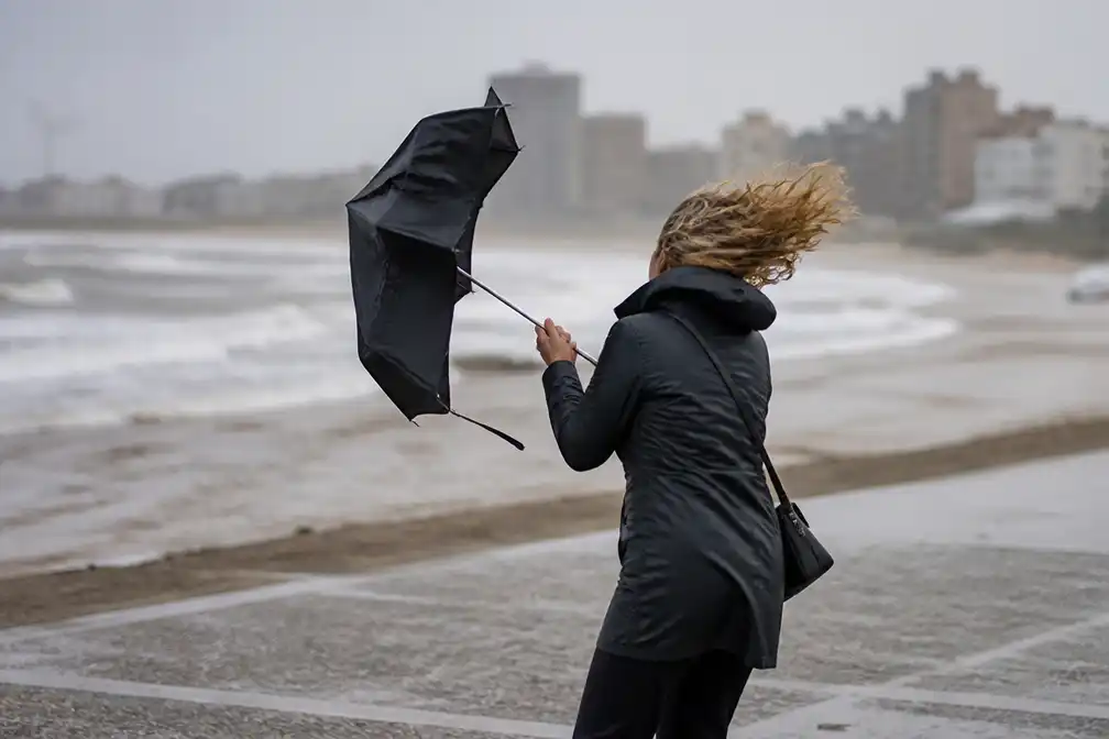 Storm Austen kan vrijdag over Nederland trekken; herfstweer wordt onstuimig