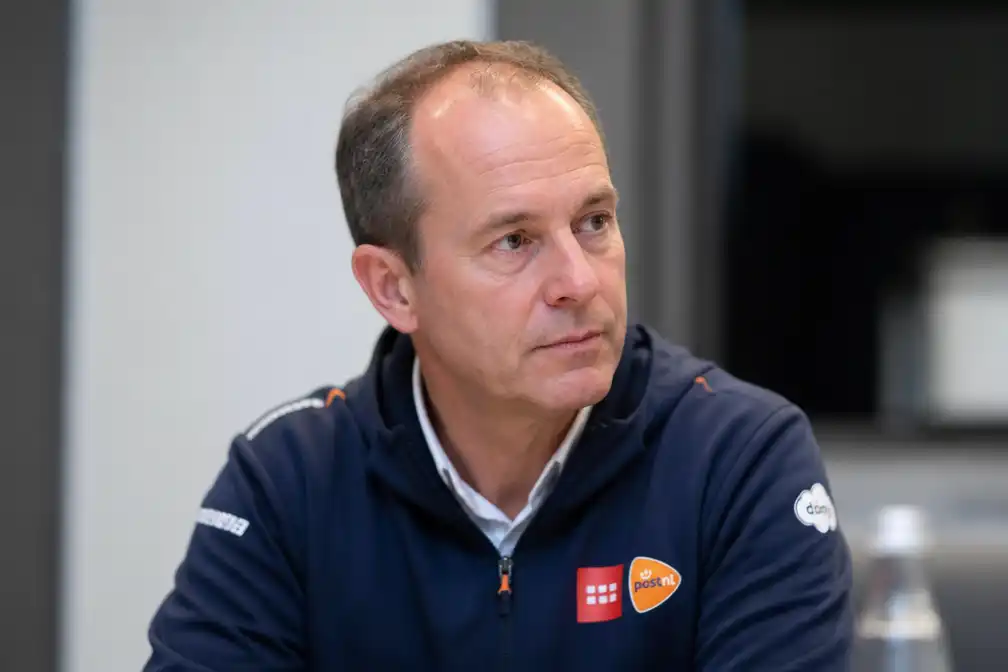 Sportief directeur Rudi Kemna van Picnic-PostNL geopereerd na val van dak