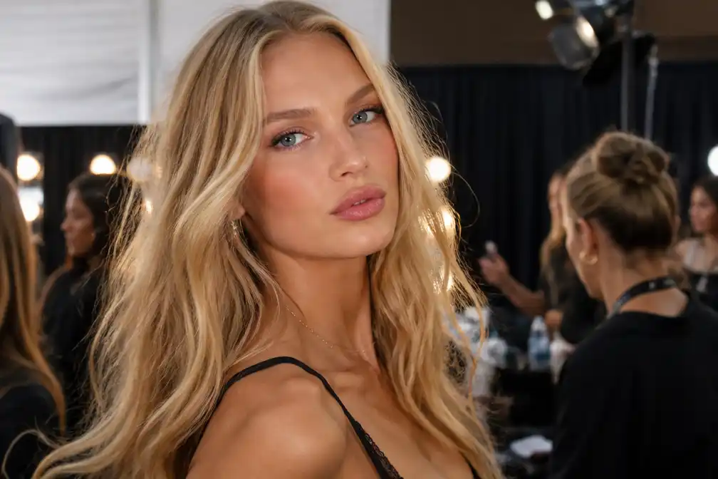 Romee Strijd betwist datum Victoria's Secret na misgelopen lingerieshow