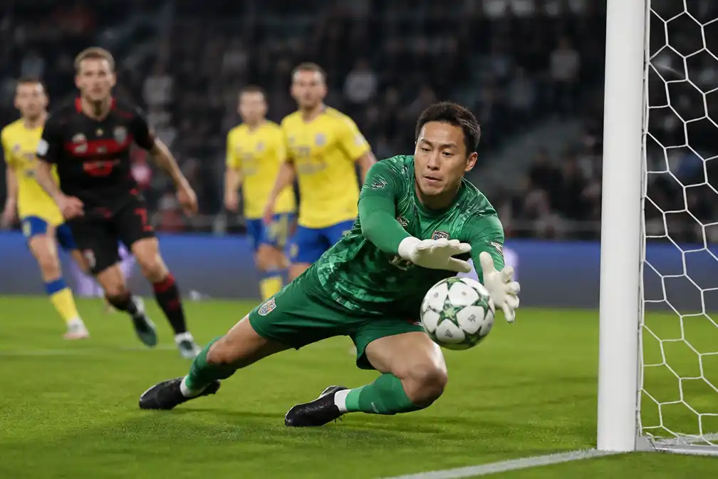 STVV leidt bij FC Midtjylland in Conference League, doelman Kokubo blinkt uit