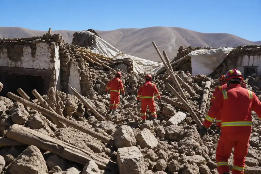Zware aardbeving in Noord-Tibet eist zeker zestien levens, honderden huizen ingestort