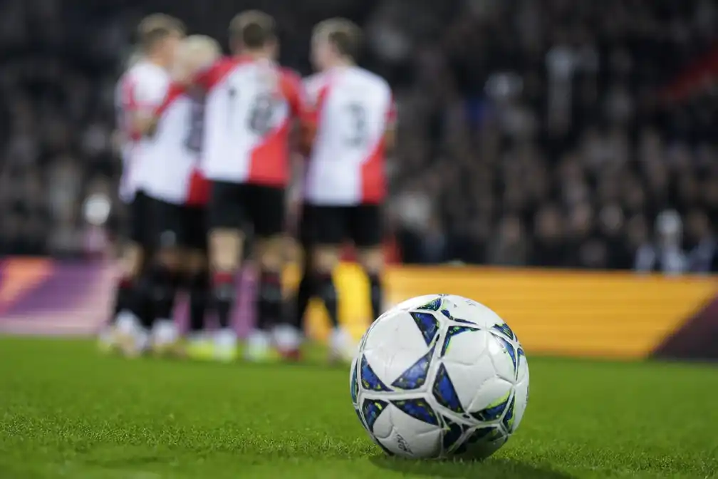 Nederlandse clubs winnen vijf van zes Europese duels en leiden UEFA-weekklassement