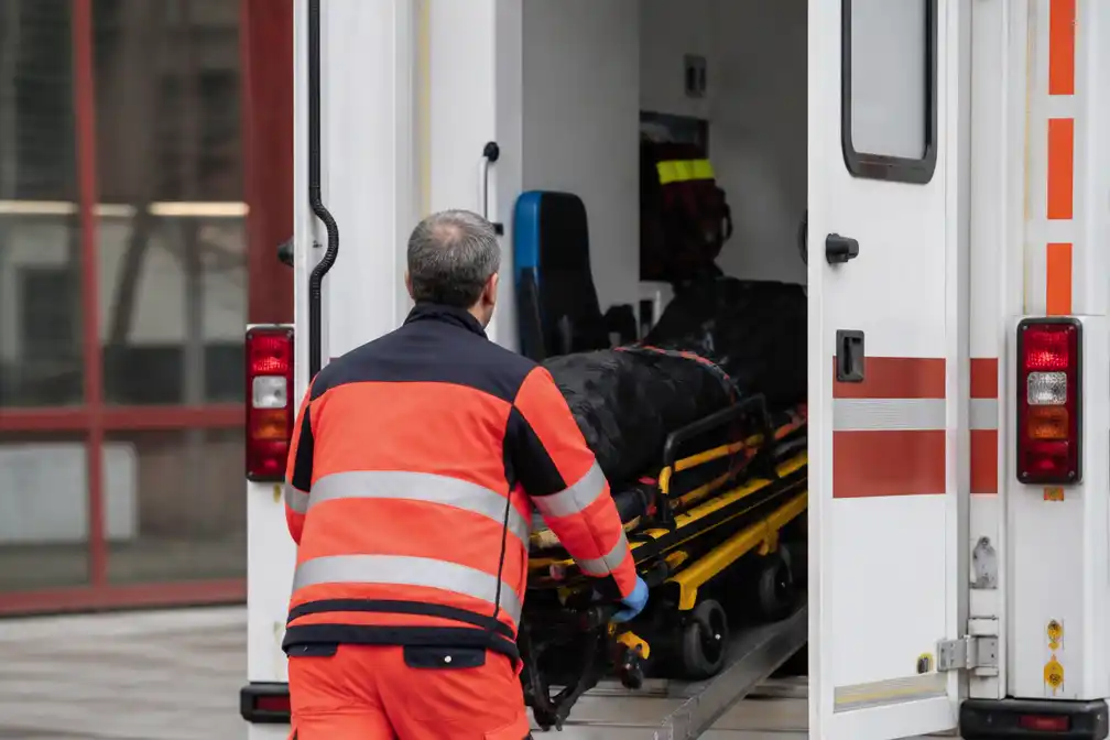 Bayern-coach Vincent Kompany met ambulance naar ziekenhuis na inzakken