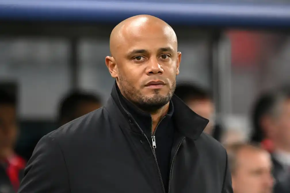 Bayern-trainer Vincent Kompany zakt in elkaar na training en wordt naar ziekenhuis gebracht