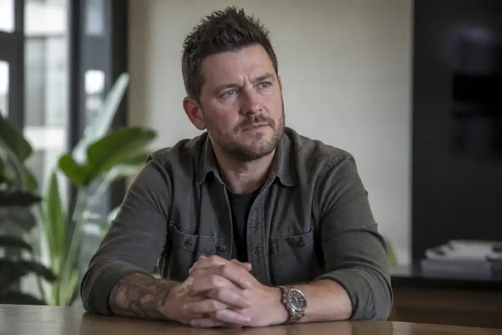 Johnny de Mol openhartig over therapie en afscheid van zijn bad boy-imago