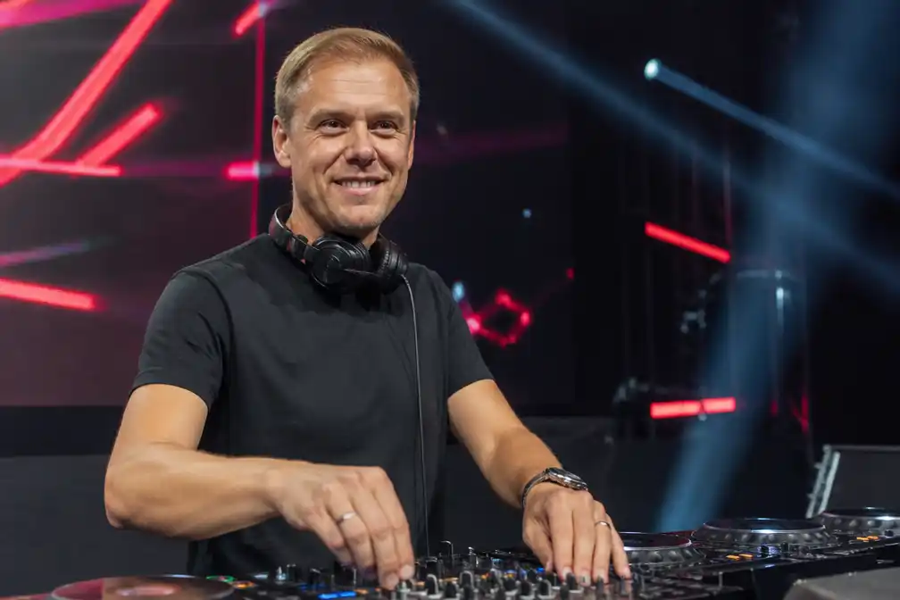 Armin van Buuren slaat veel samenwerkingen af: 'Krijg elke dag vier of vijf liedjes aangeboden'