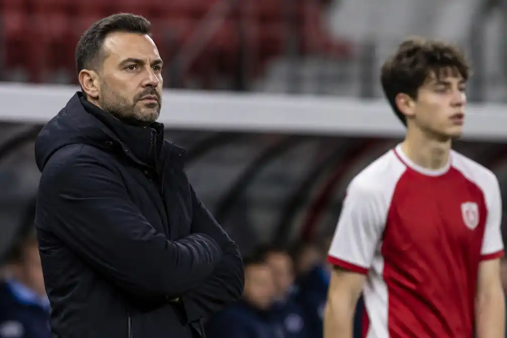 Antwerp-coach Compper onder druk voor Charleroi, tiener Dierckx geeft eerste grote interview