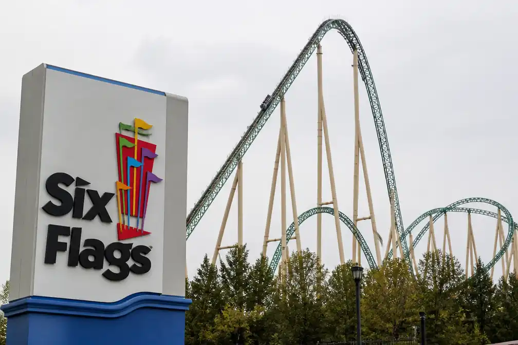 Six Flags Over Georgia brengt veiligheidsgordels aan na dodelijke val uit Goliath