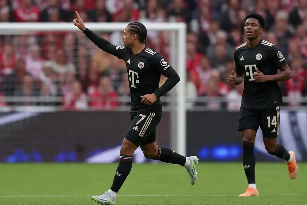 Bayern leidt met 2-0 bij Freiburg, zonder coach Kompany