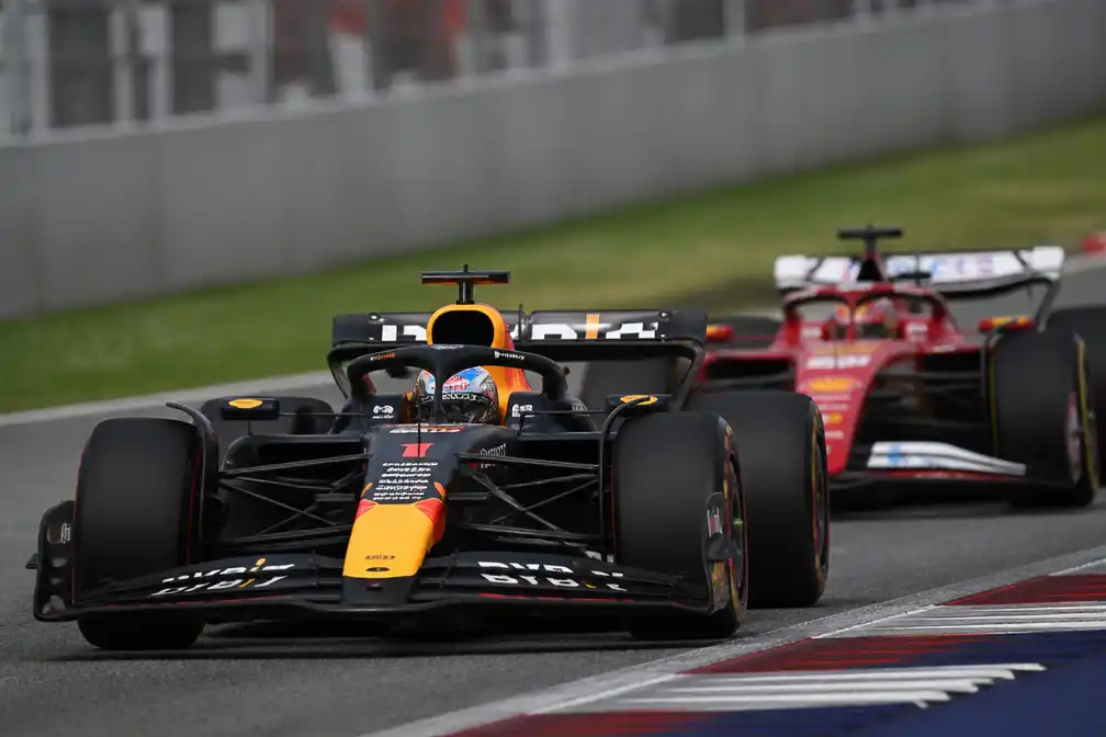 Verstappen knokt zich naar derde plek in Oostenrijk: 'Kon weer vechten voor zege'