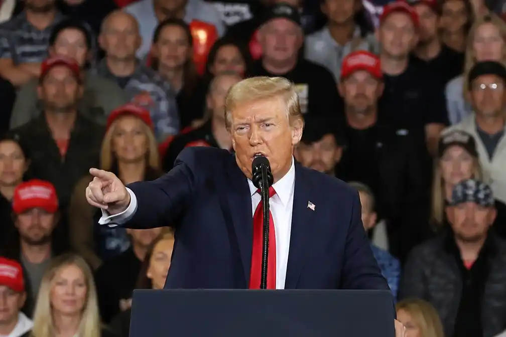 Trump valt op rally in Michigan moslim-rivaal Abdul El-Sayed aan