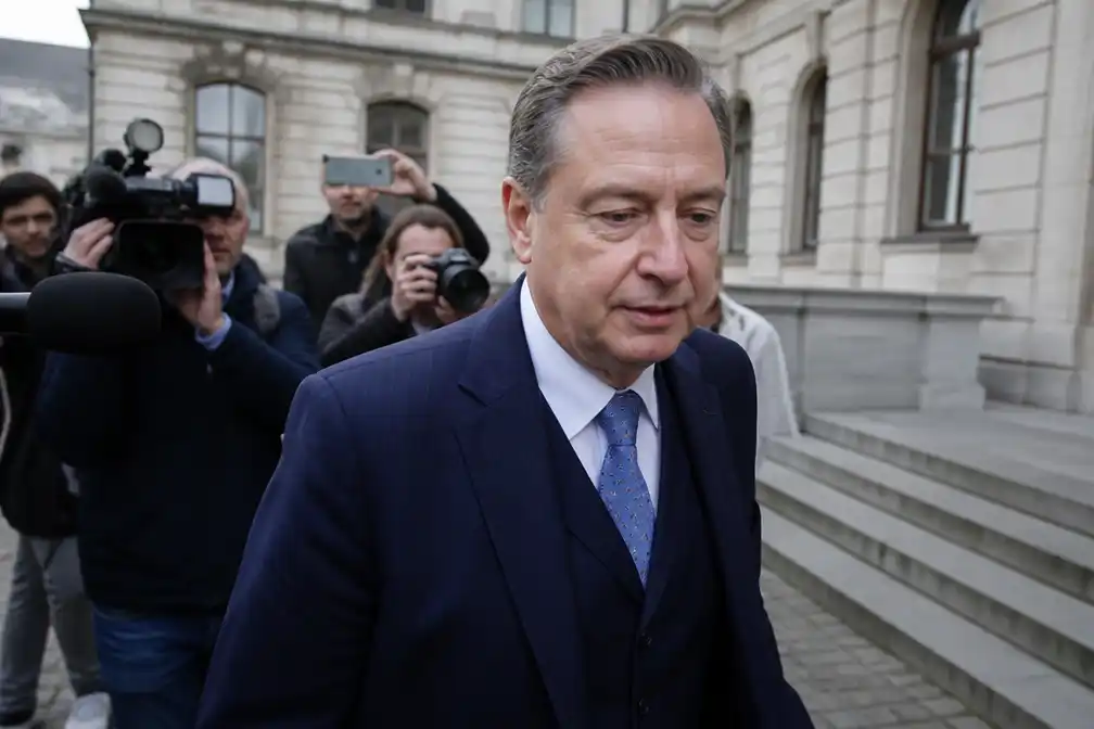 De Wever ontwijkt journalisten bij partijbestuur van N-VA