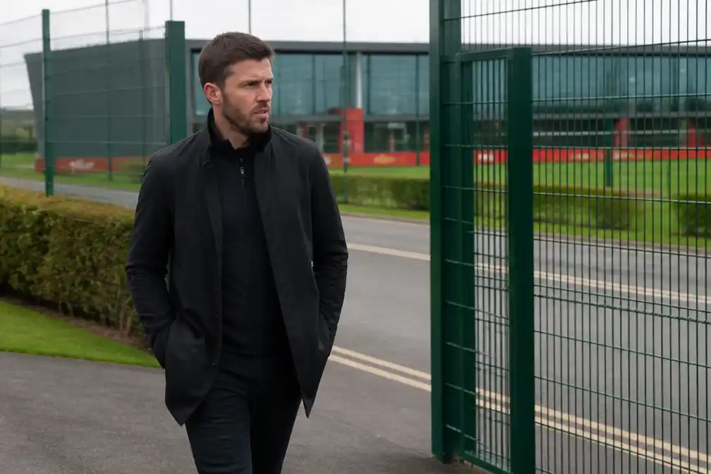Carrick op trainingscomplex United terwijl club zijn toekomst weegt