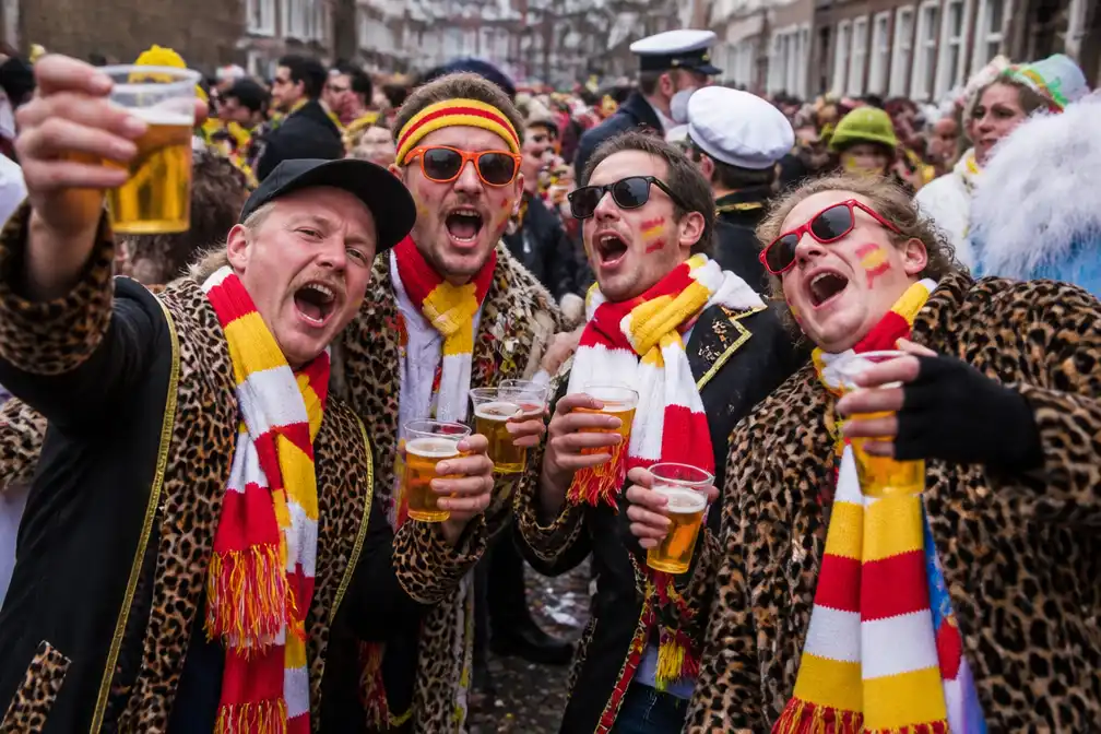Makers van New Kids kondigen 'bezopen' carnavalsfilm aan