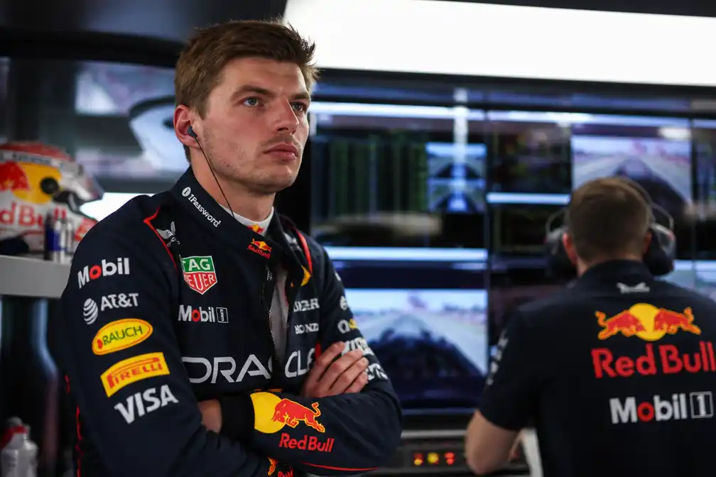 Verstappen ergert zich aan ruis op de lijn, paddock onrustig over races in Midden-Oosten