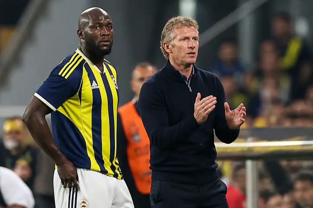 Ismail Kartal stapt op bij Fenerbahçe na derbynederlaag, Dirk Kuyt neemt tijdelijk over